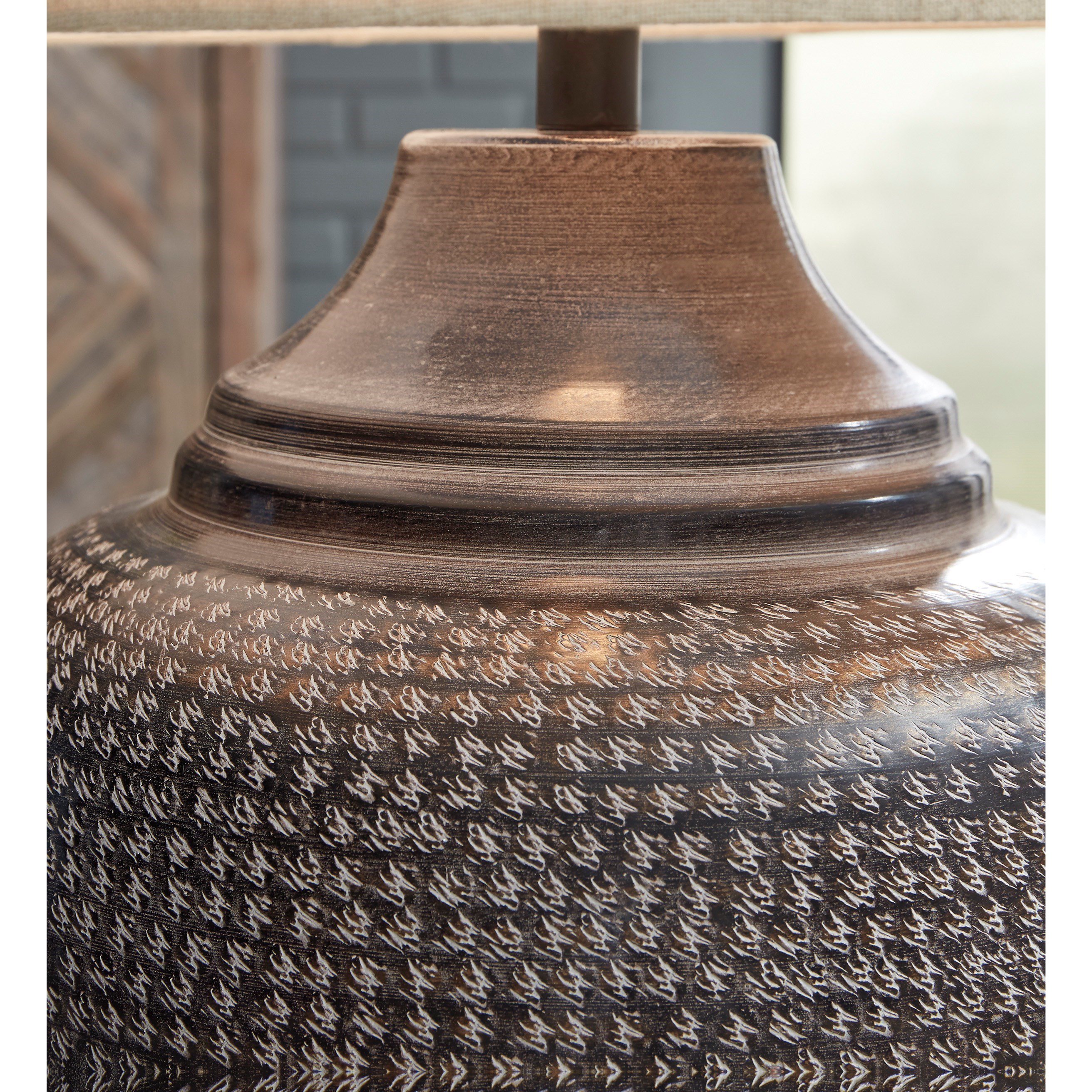 Signature Design by Ashley Lamps Casual L207404 Olinger Brown Metal